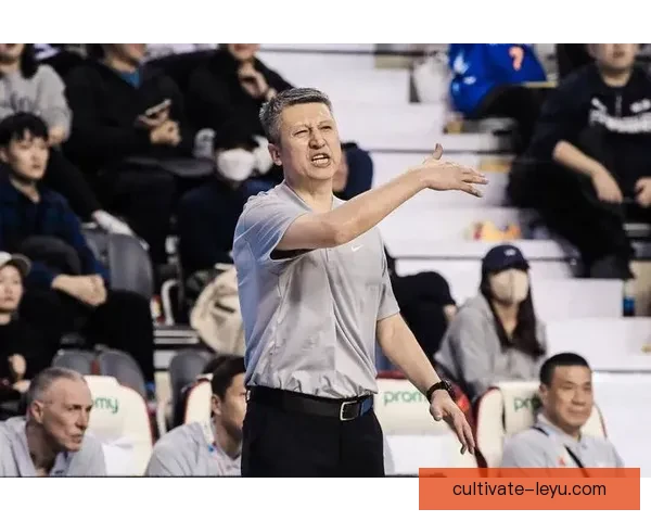 中国男篮新帅亮相集训备战国际赛事引发球迷高度关注新周期前景