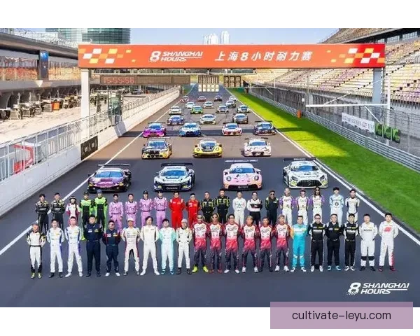 F1赛车新赛季揭幕战精彩纷呈 多支车队争夺冠军宝座引热议