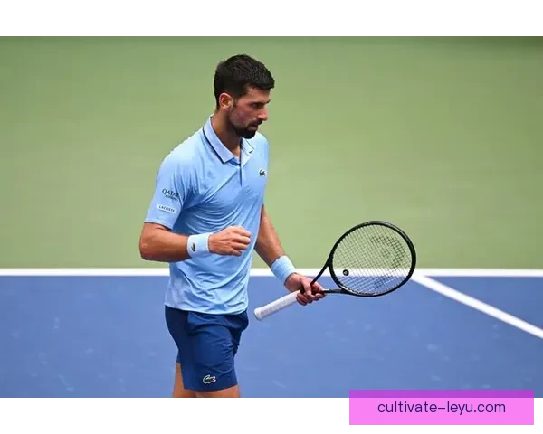 新一届网球大师赛揭幕 传奇球员纷纷亮相赛场激战正酣